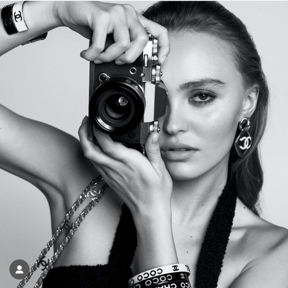 Auth Chanel 22S Diamond Shape CC Dangle Gold Clip-On Earrings - Picture 9 of 9